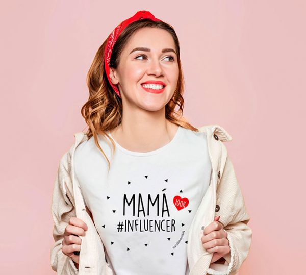 camiseta mama influencer en blanco. Tete Rouge